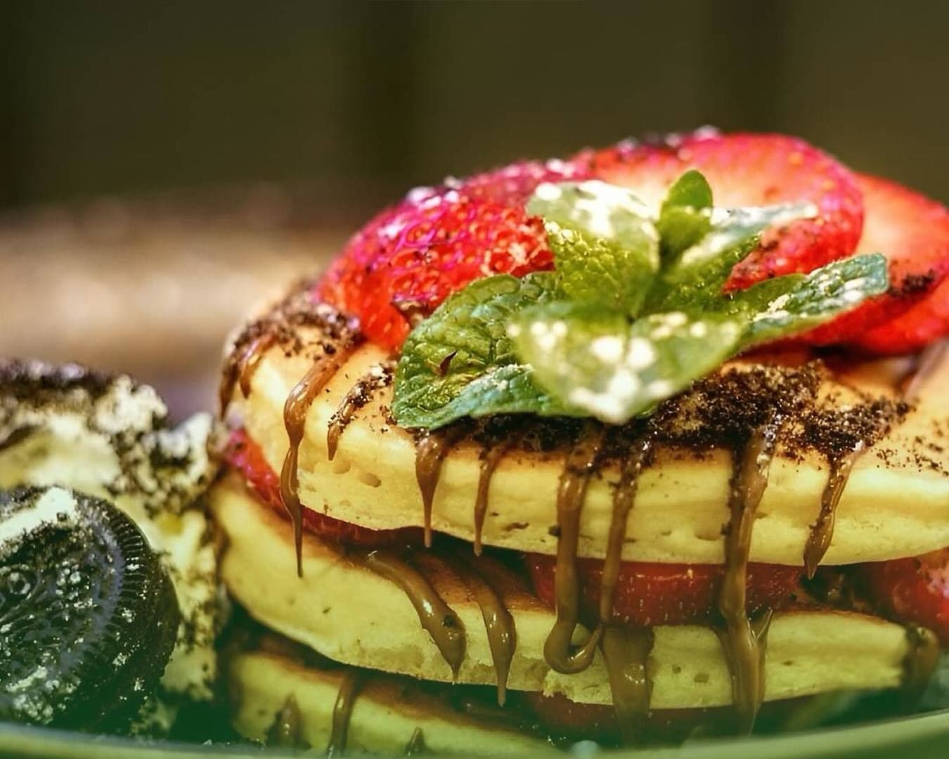 Pancakes com fruta e chocolate do Relax Burguer